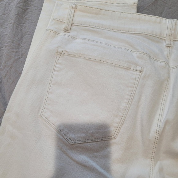ANN Taylor Women SZ 14 Modern Fit White Classic Jean White Denim, five pocket - Picture 7 of 10